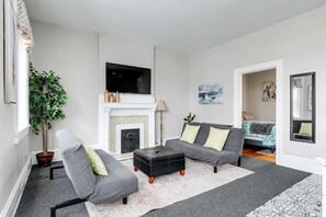 Televisión y oficina 