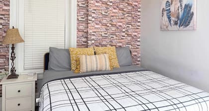 Cozy Suite/King Bed/2TVs/Free Parking & museums