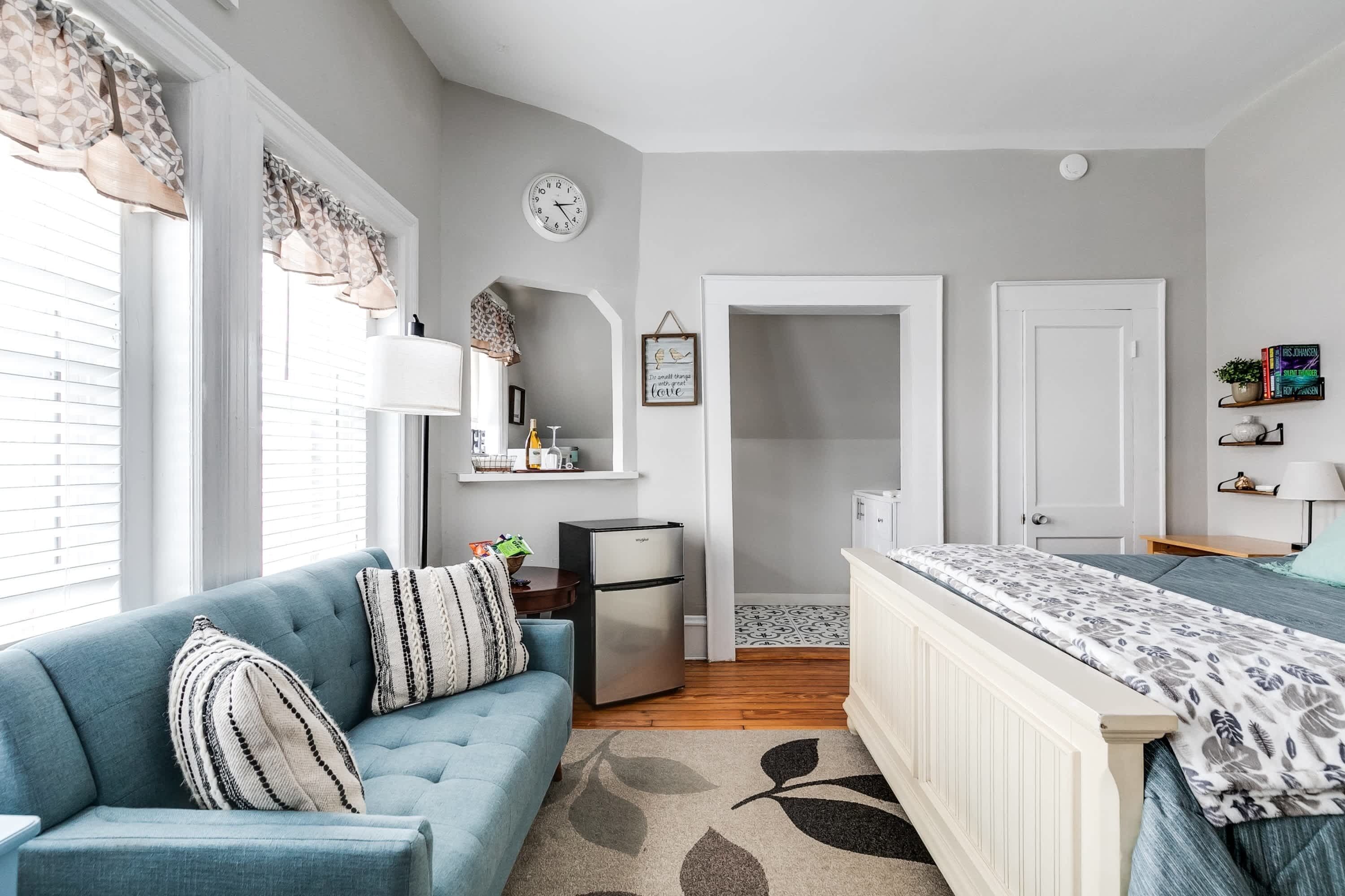 1 bedroom, desk, iron/ironing board, WiFi