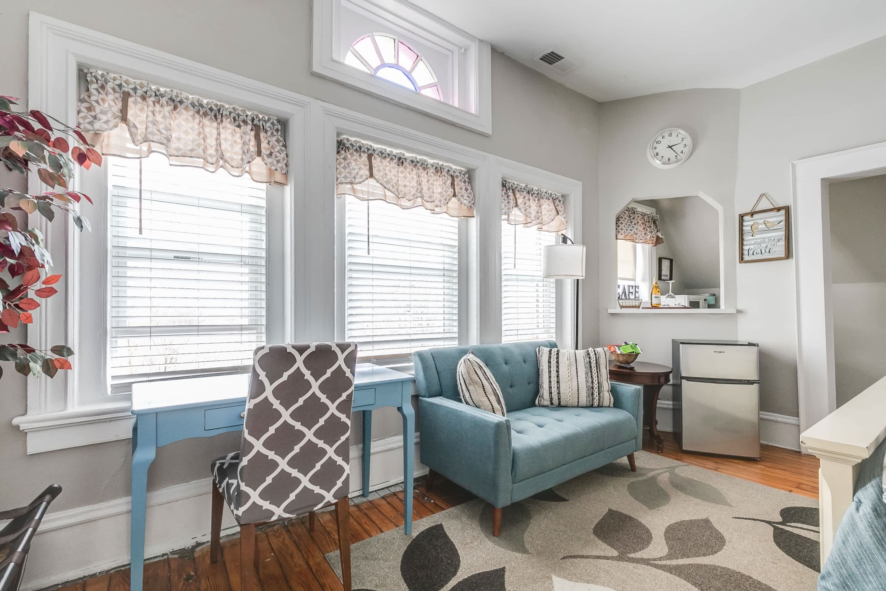 Televisión y oficina 