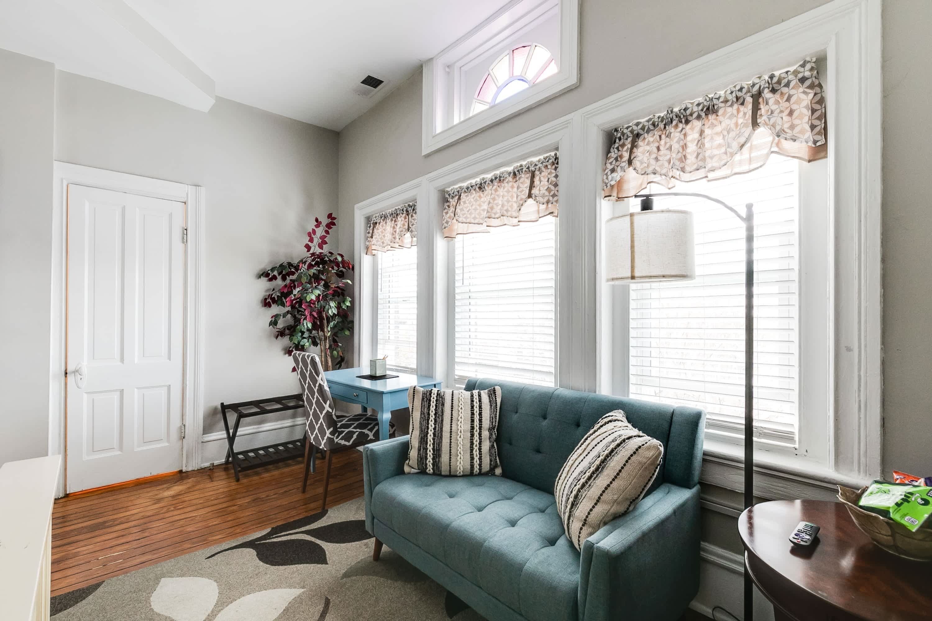 Televisión y oficina 