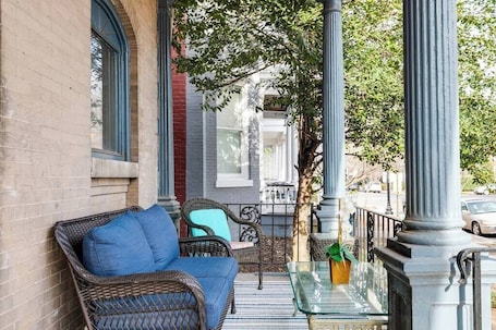 Terrace/patio. Cozy studio/in the FAN/museums/free parking