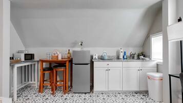 Fridge, microwave, stovetop, coffee/tea maker