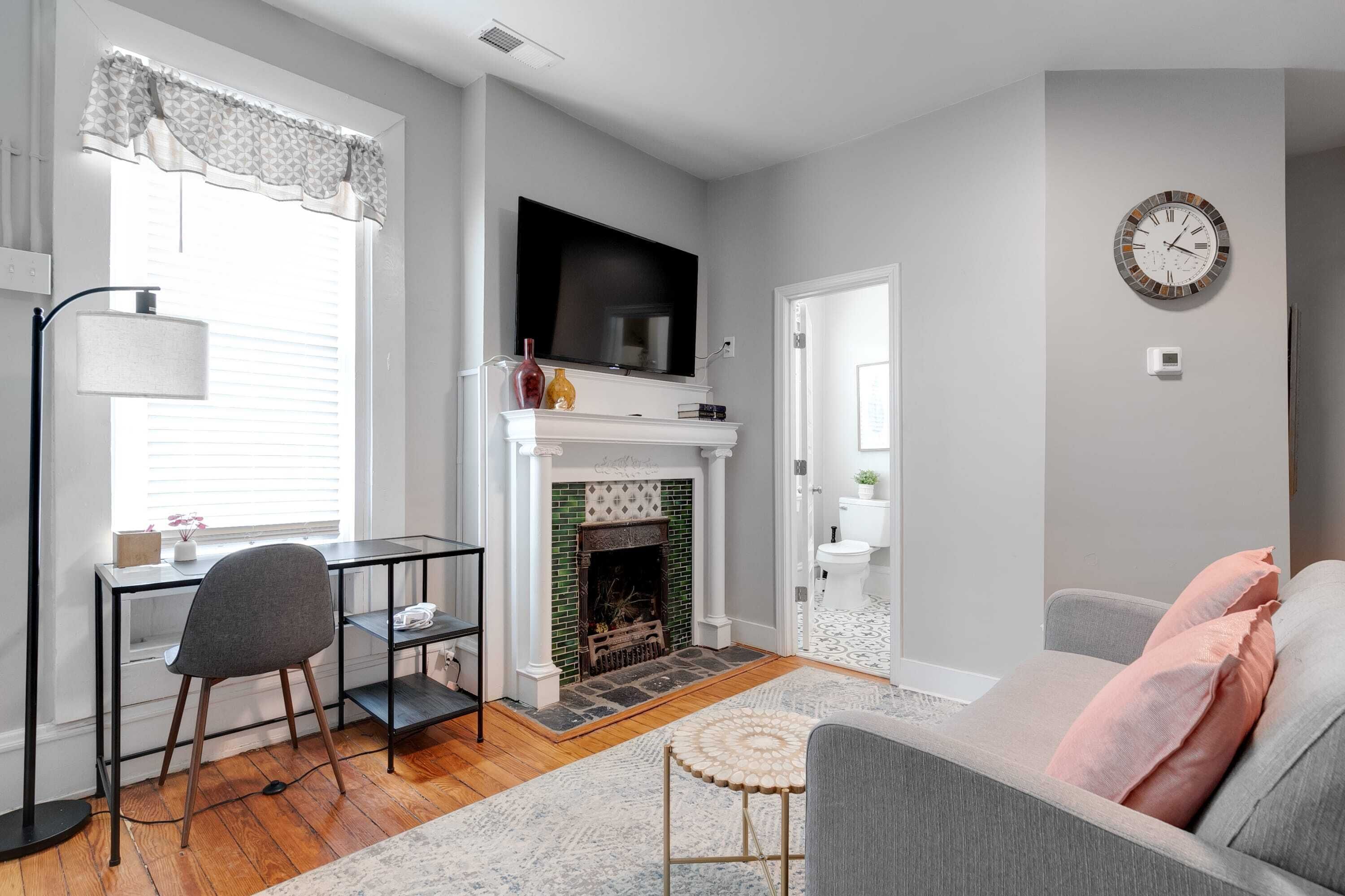 G6  Central location STUDIO museums FREE PARKING