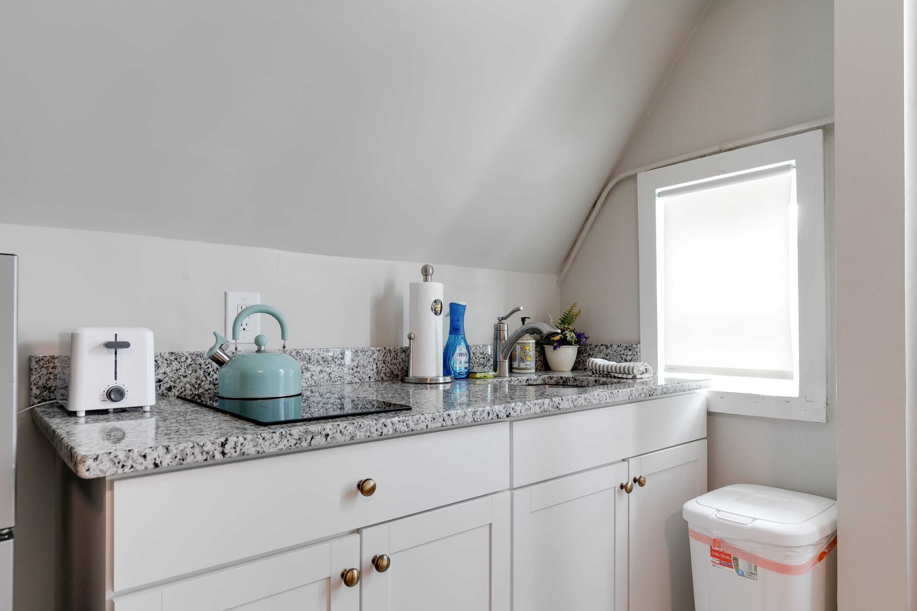 Fridge, microwave, stovetop, coffee/tea maker