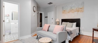 Cozy Nest Studio/ Free Parking / Central Location