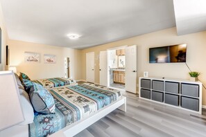 3 bedrooms, iron/ironing board, internet, bed sheets