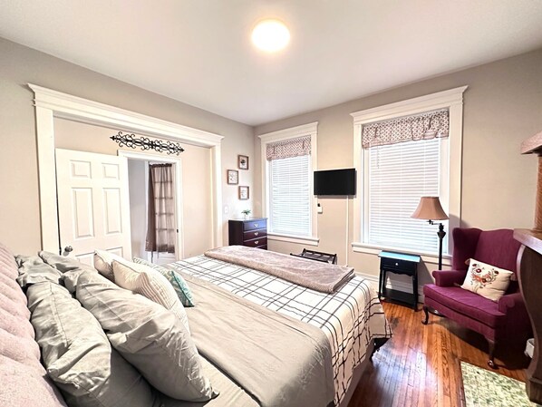 1 bedroom, desk, iron/ironing board, WiFi