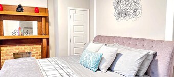 Carytown Charm: 1BR with King Bed/fully fenced