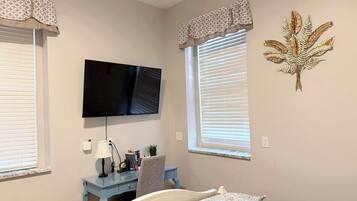 1 bedroom, desk, iron/ironing board, WiFi