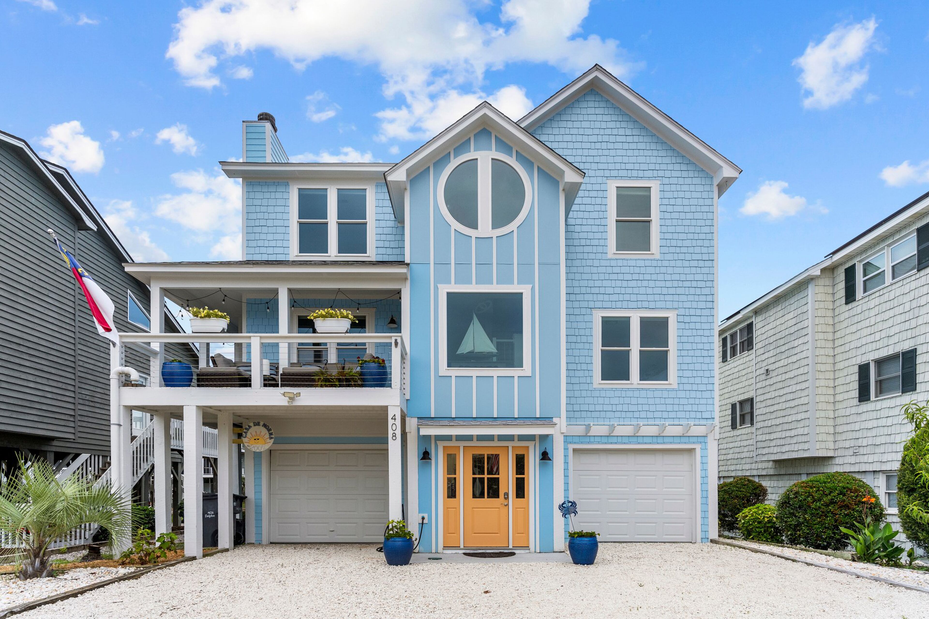 Waterfront home near the ocean with a balcony, central AC & washer/dryer