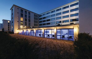 Exterior - Moon (Binz)