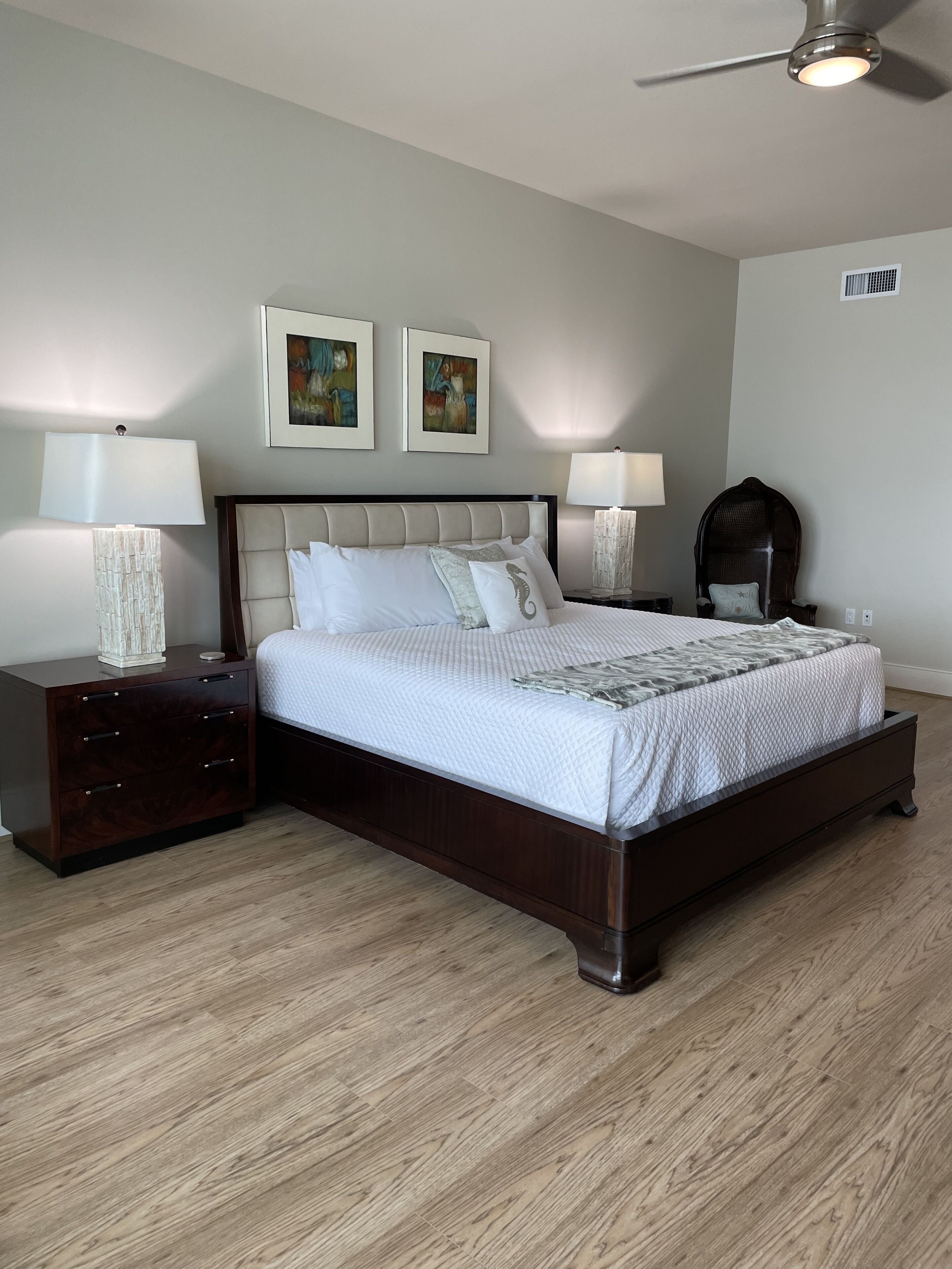 Luxury beachfront condo/Turquoise Place spacious and clean! 707D