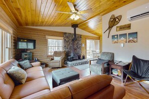 Televisión, chimenea, videojuegos y tenis de mesa 