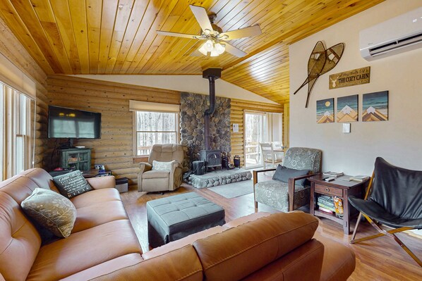 Televisión, chimenea, videojuegos y tenis de mesa 