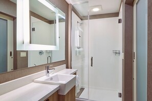 Combined shower/bathtub, rainfall showerhead, free toiletries - Springhill Suites By Marriott Medford Airport (Medford)