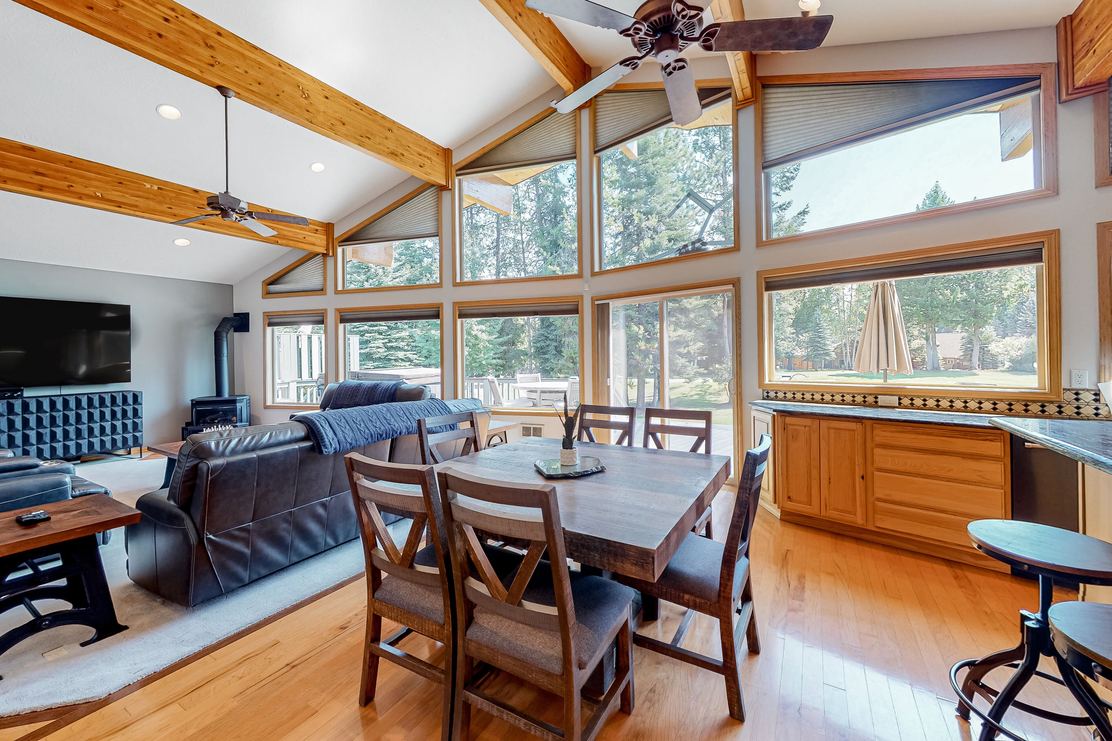 Spacious home with private hot tub, electric fireplace, & deck - on golf course