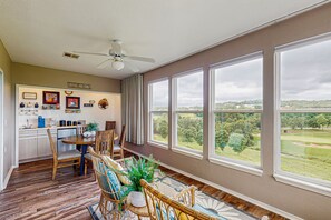 Dining - Golf course view condo with sunroom, washer/dryer & pool (Branson)