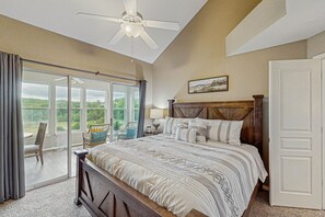 3 bedrooms, iron/ironing board, internet, bed sheets - Golf course view condo with sunroom, washer/dryer & pool (Branson)