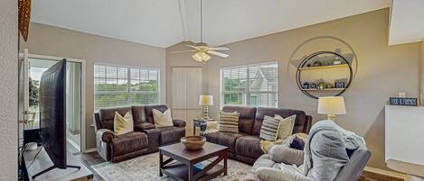 テレビ、DVD プレーヤー