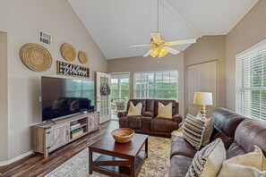 TV, DVD player - Golf course view condo with sunroom, washer/dryer & pool (Branson)