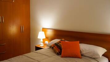 1 bedroom, desk, free WiFi, bed sheets