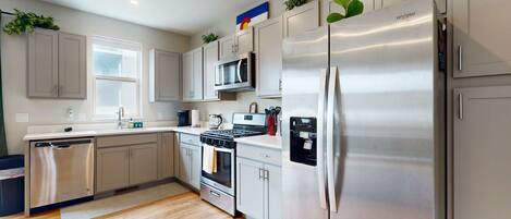 Refrigerador, microondas, horno y parrilla de estufa