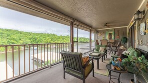 Interior - Popular Beautiful & warm 2 bedroom condo
MM 3 Grand Glaize Arm, Osage beach, MO. (Osage Beach)