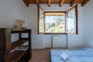 3 chambres, fer et planche à repasser, Wi-Fi gratuit, draps fournis