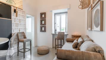 Signature Studio Suite | Premium bedding, in-room safe, laptop workspace, soundproofing