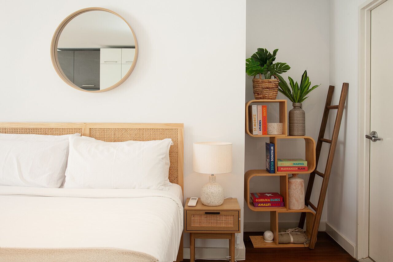 Desk, iron/ironing board, WiFi, bed sheets