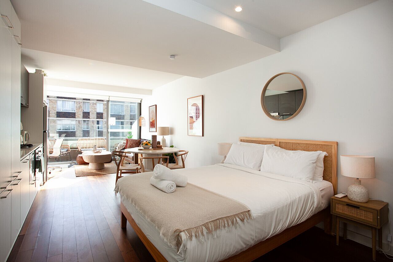 Una scrivania, ferro/asse da stiro, Wi-Fi, lenzuola