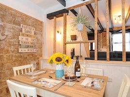 Refrigerador, lavavajillas, tetera/pava eléctrica, tostadora