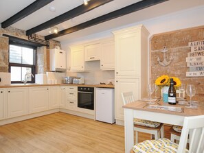 Fridge, dishwasher, electric kettle, toaster - Walter (Penzance)