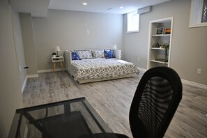 1 bedroom, WiFi - Spacious High ceiling Basement suite (Cambridge)