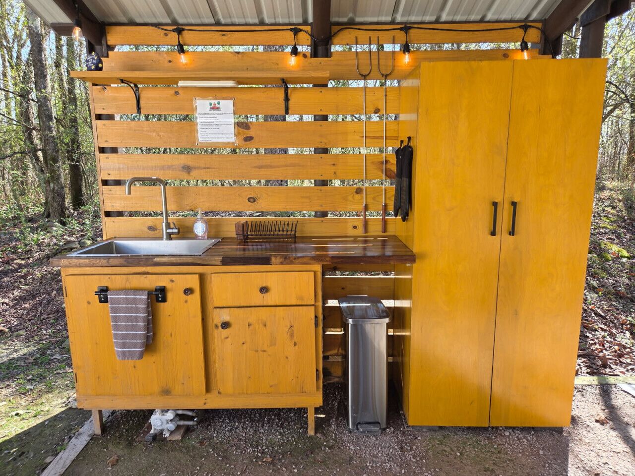 Stovetop, coffee/tea maker, cookware/dishes/utensils, spices