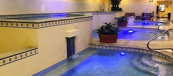 Black Fox Woodland Glamp