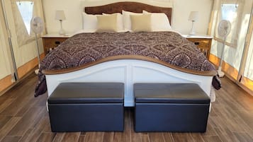 1 bedroom, bed sheets