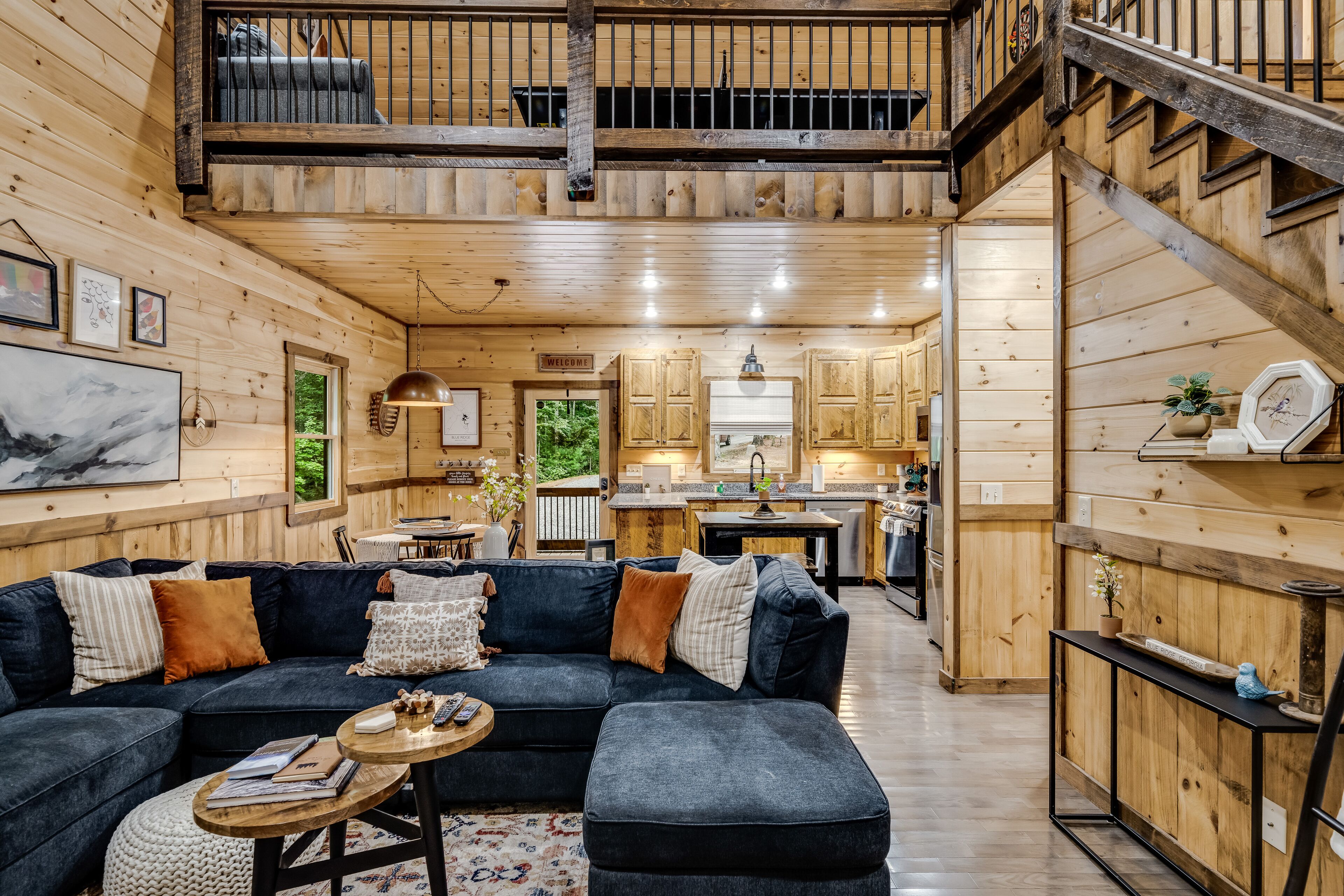 Newly-built cabin with seasonal mountain views, a private hot tub and fireplaces