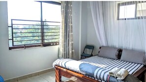 2 Schlafzimmer, Schreibtisch, WLAN