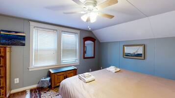 3 bedrooms, iron/ironing board, internet, bed sheets