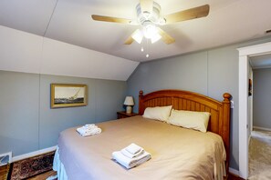 3 عدّة غرف نوم ومكواة/لوح كي وخدمة الإنترنت وملاءات أسرّة