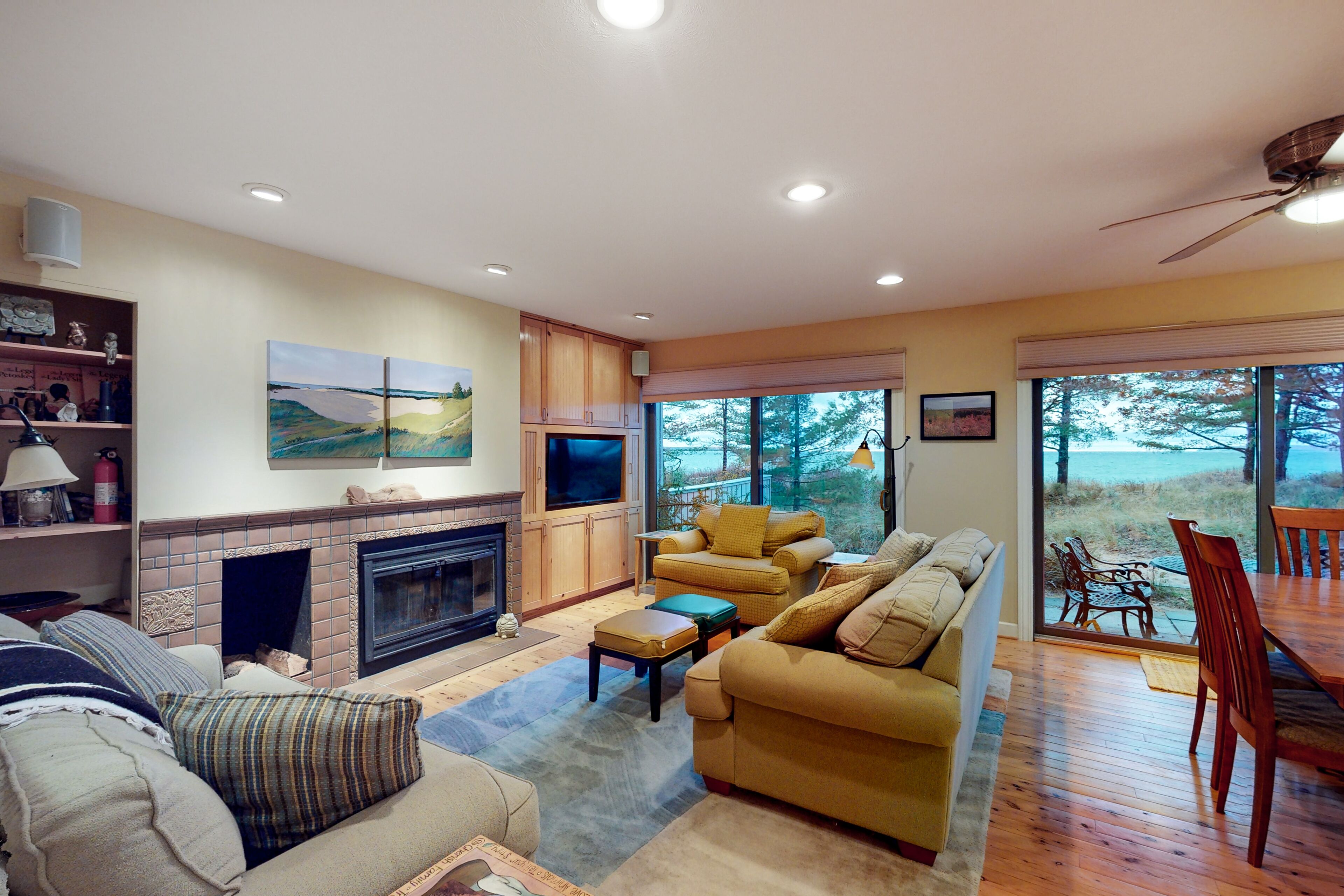 Spacious beachfront condo with a fireplace, washer/dryer, central AC