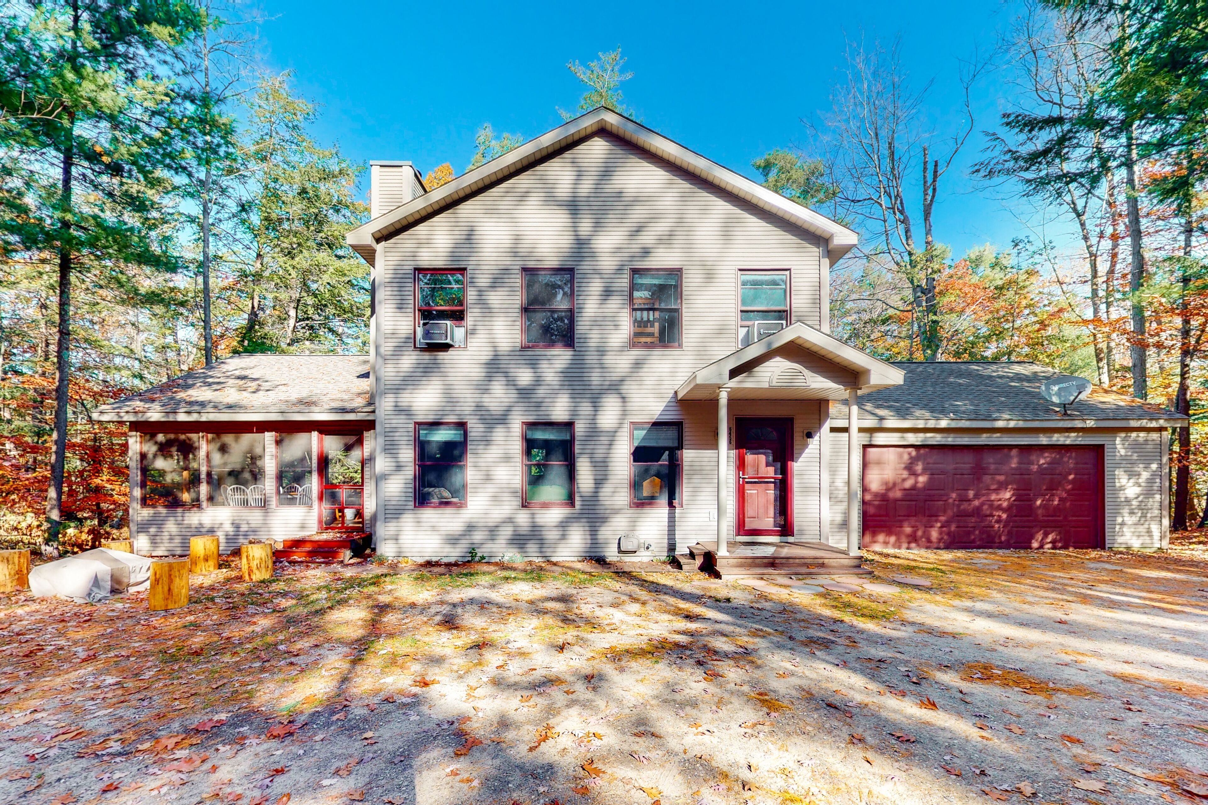 Dog-friendly downtown home with central AC, fireplace & washer/dryer