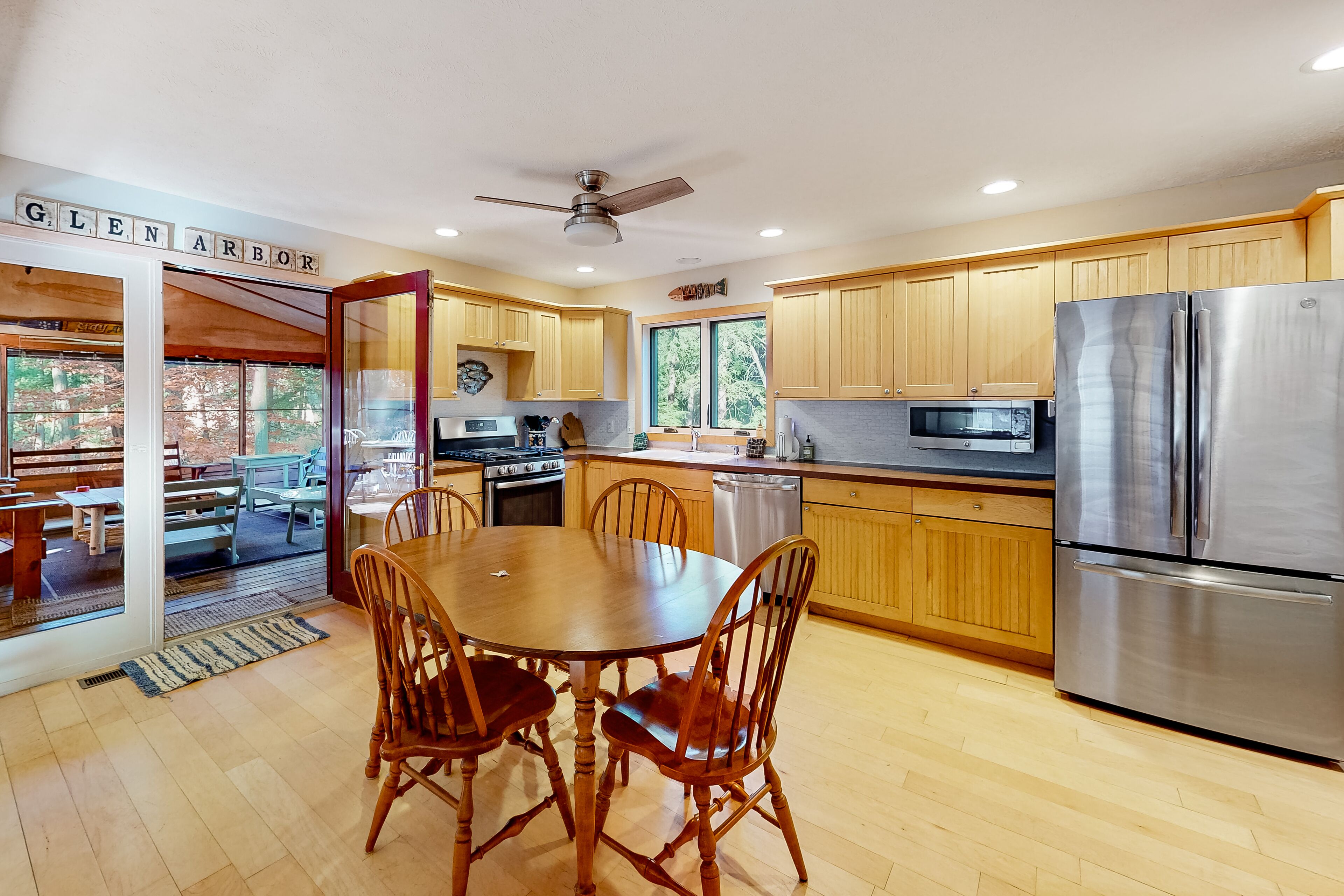 Dog-friendly downtown home with central AC, fireplace & washer/dryer