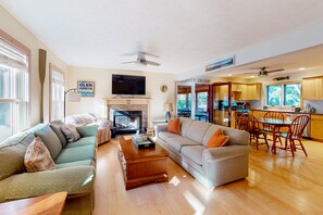 Televisión y chimenea 