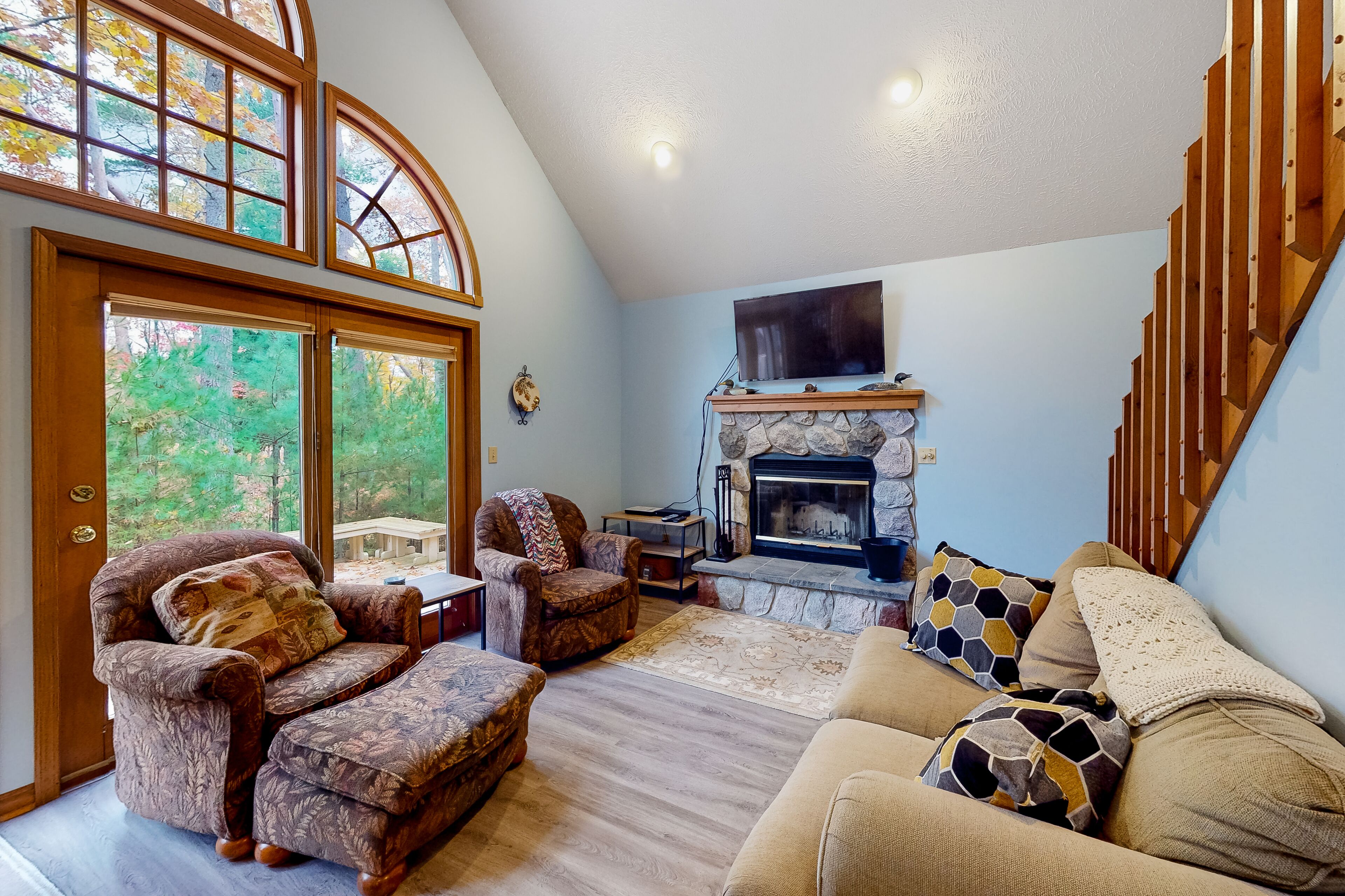 Dog-friendly home near the lake with a deck, fireplace, washer/dryer