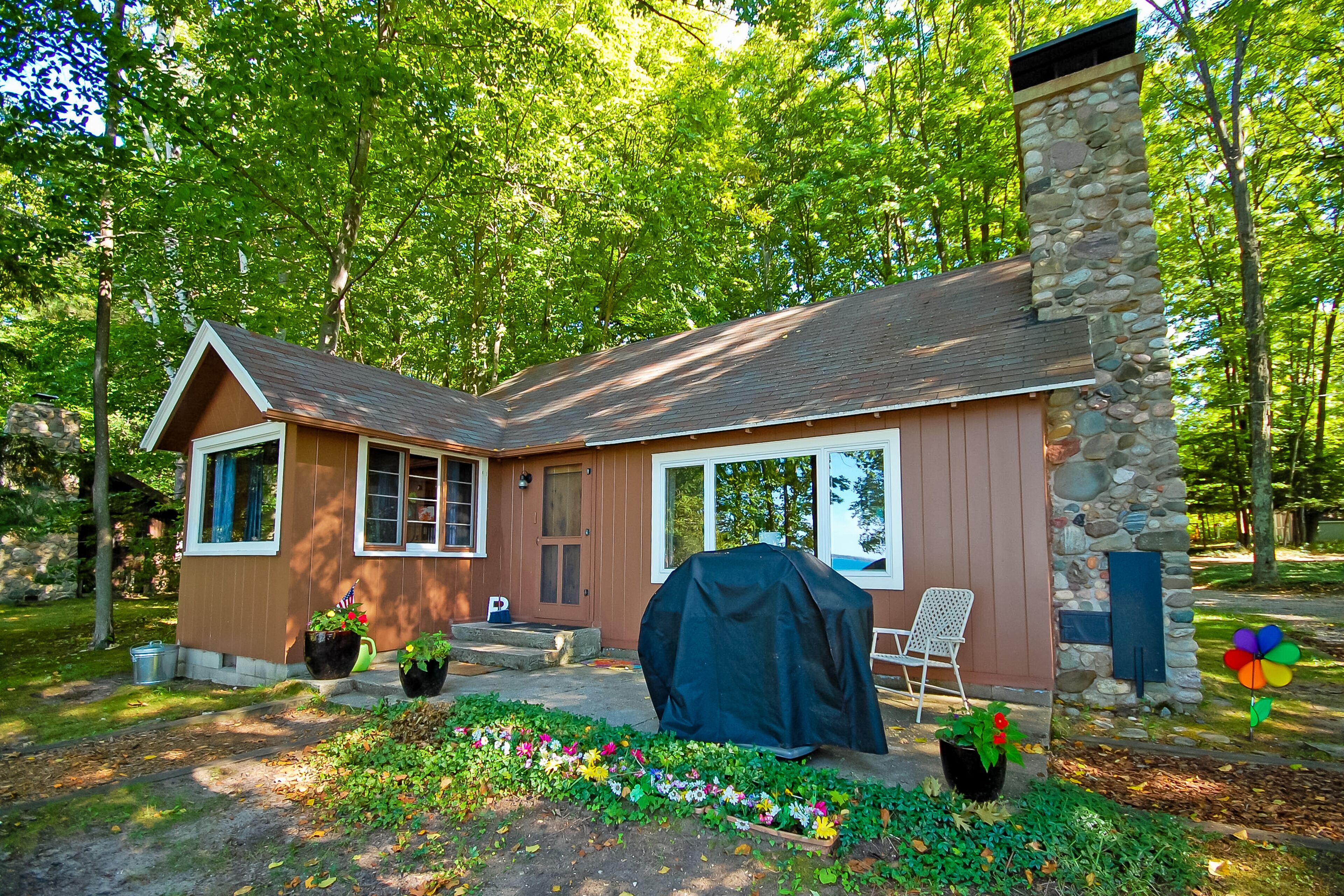 Two classic lakefront cottages with a dock - washer/dryer, firepit, water views