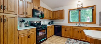 Downtown home with a firepit, deck, washer/dryer, fireplace - near the beach