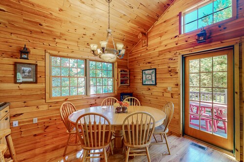 Perfect 'up north' home near Sleeping Bear Dunes & Lake Michigan, deck, W/D